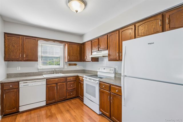 17 Parr Drive, Ronkonkoma, NY 11779