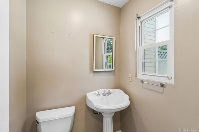 17 Parr Drive, Ronkonkoma, NY 11779