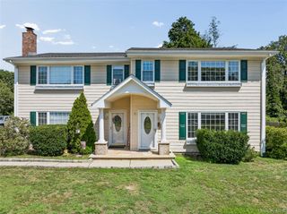 17 Parr Drive, Ronkonkoma, NY 11779