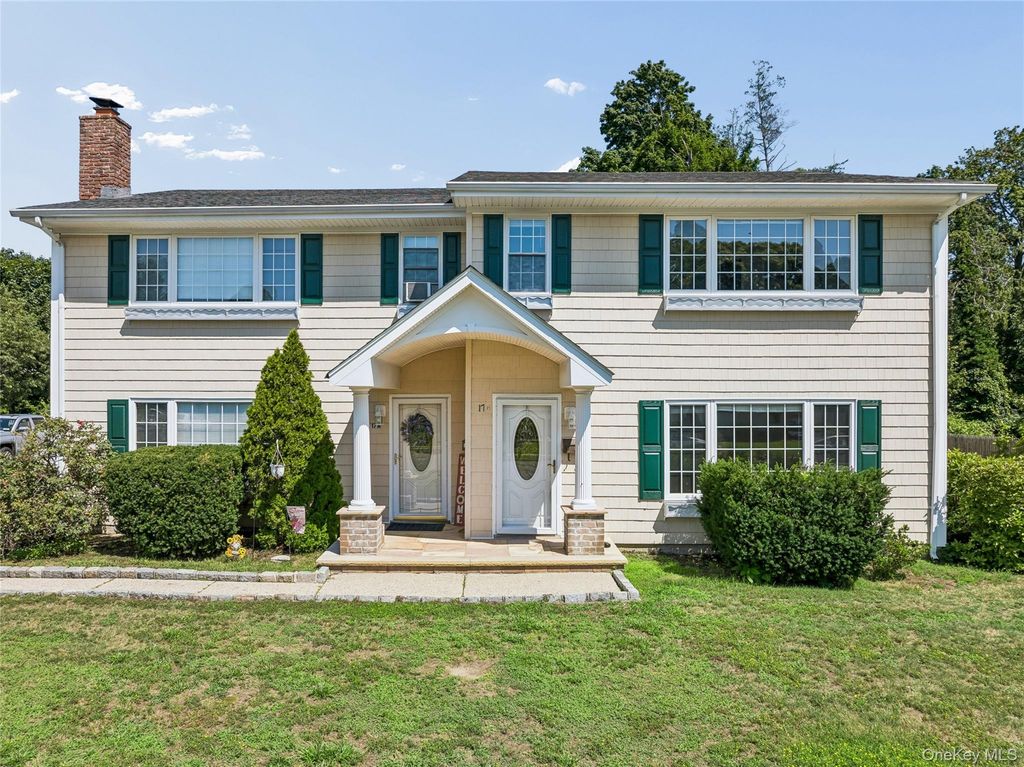17 Parr Drive, Ronkonkoma, NY 11779