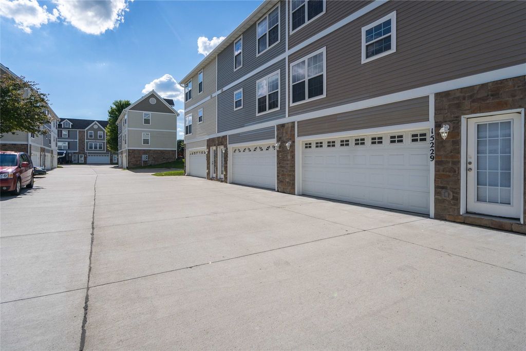 15229 Alpine Drive, Urbandale, IA 50323