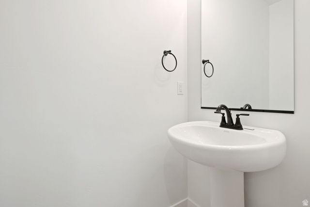 7043 W LAKE AVE, South Jordan, UT 84009