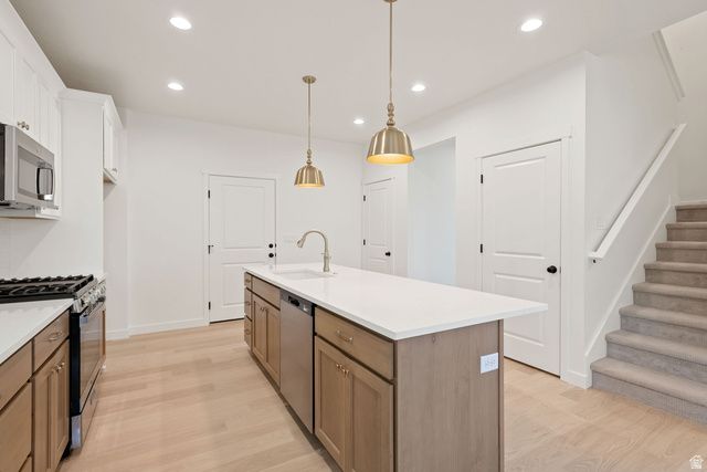 7043 W LAKE AVE, South Jordan, UT 84009