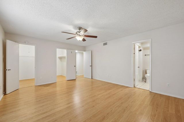 2604 Winding Creek Drive, Carrollton, TX 75007
