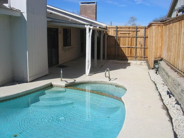 2604 Winding Creek Drive, Carrollton, TX 75007