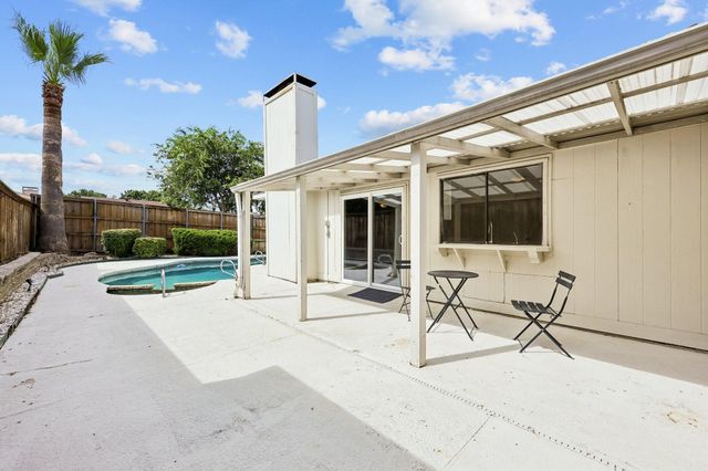 2604 Winding Creek Drive, Carrollton, TX 75007