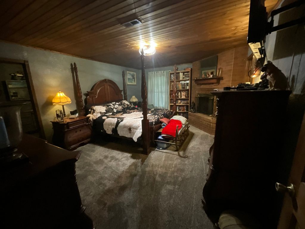 Image 11 of property listing at 303 S Merritt Street, Odin, IL 62870