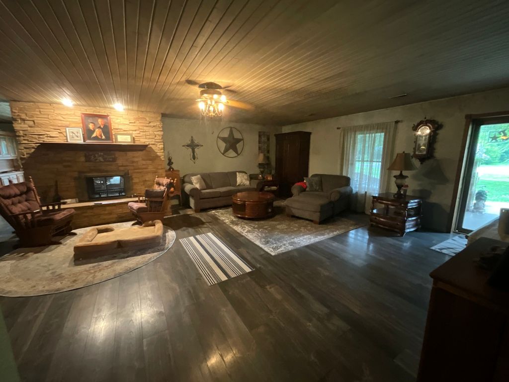 Image 12 of property listing at 303 S Merritt Street, Odin, IL 62870