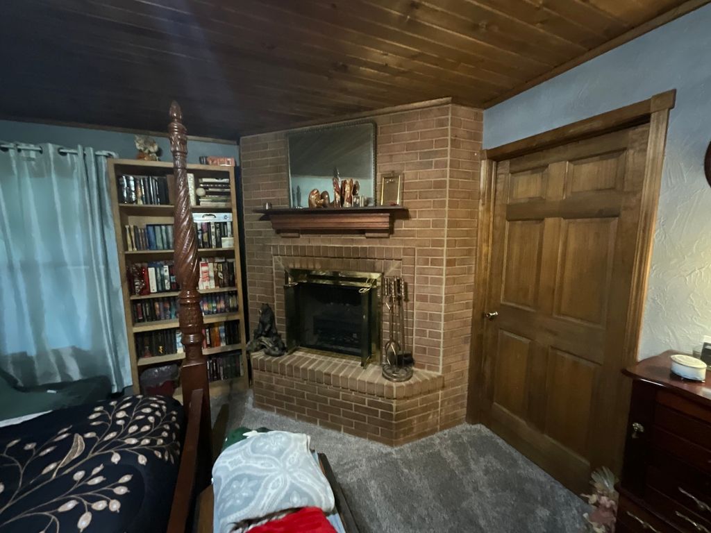 Image 14 of property listing at 303 S Merritt Street, Odin, IL 62870