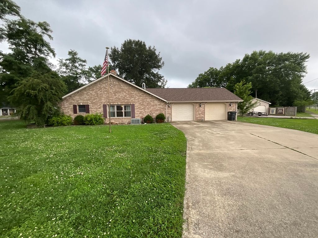 Image 16 of property listing at 303 S Merritt Street, Odin, IL 62870