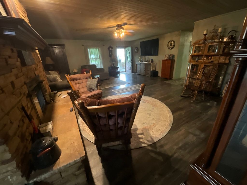 Image 3 of property listing at 303 S Merritt Street, Odin, IL 62870
