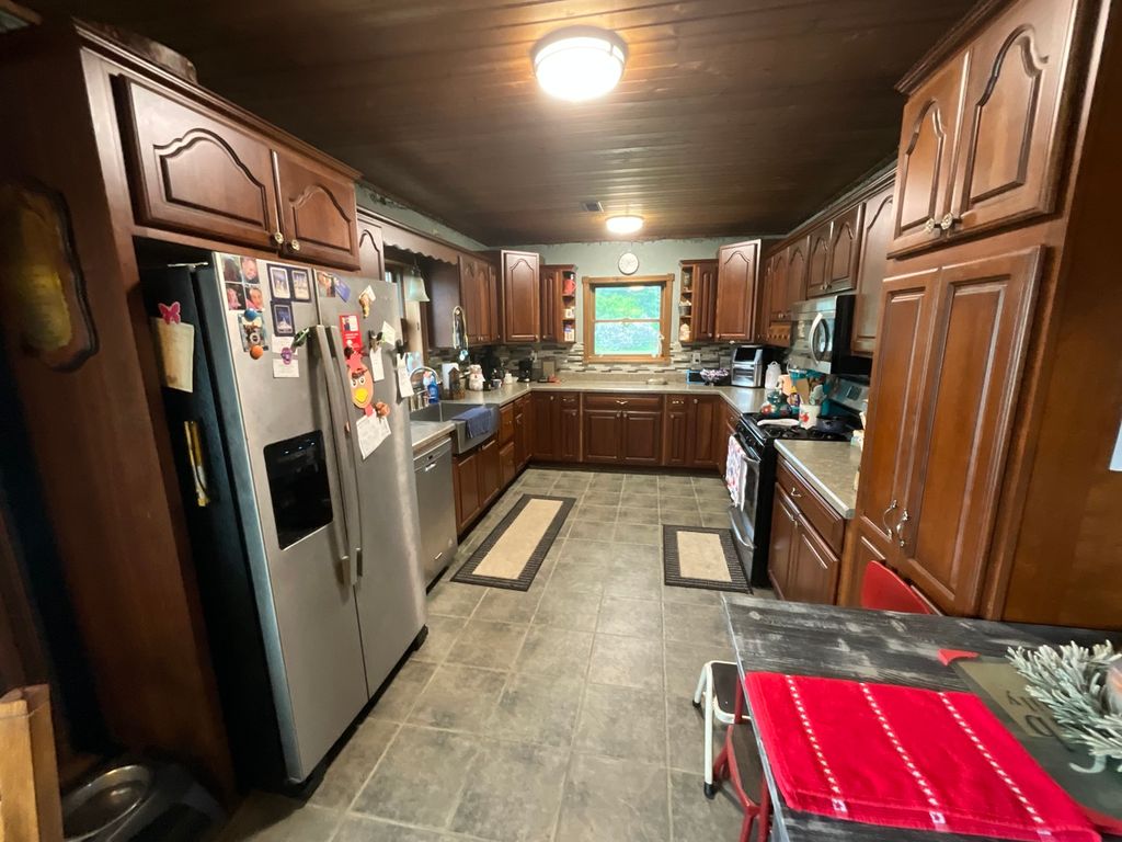 Image 4 of property listing at 303 S Merritt Street, Odin, IL 62870