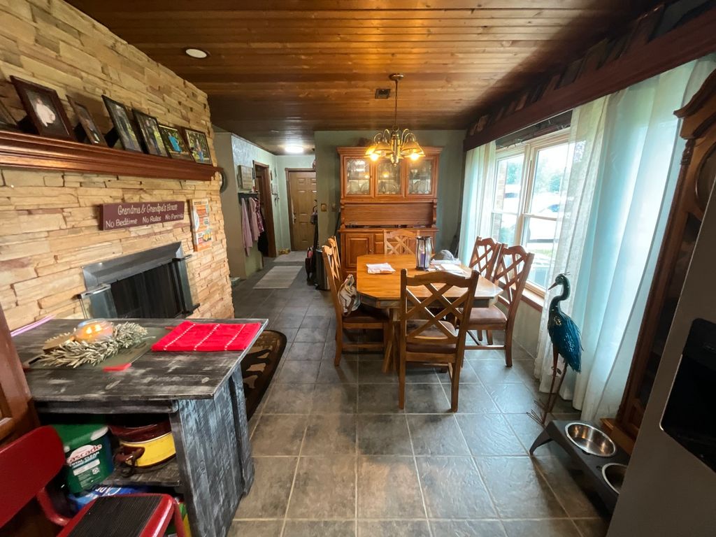 Image 5 of property listing at 303 S Merritt Street, Odin, IL 62870