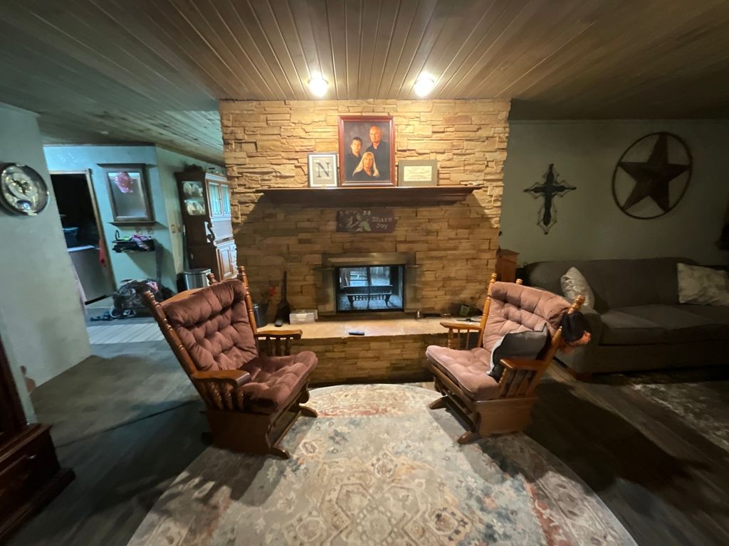 Image 7 of property listing at 303 S Merritt Street, Odin, IL 62870