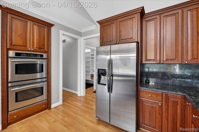 625 Southshore Drive, Oxford Charter Township, MI 48371