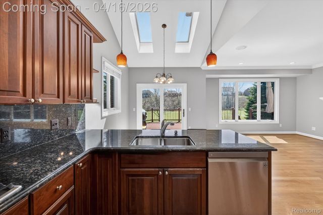 625 Southshore Drive, Oxford Charter Township, MI 48371