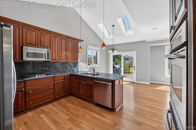 625 Southshore Drive, Oxford Charter Township, MI 48371