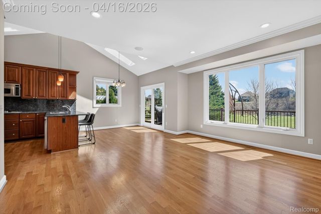 625 Southshore Drive, Oxford Charter Township, MI 48371