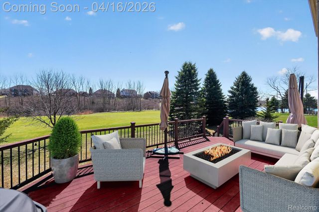 625 Southshore Drive, Oxford Charter Township, MI 48371