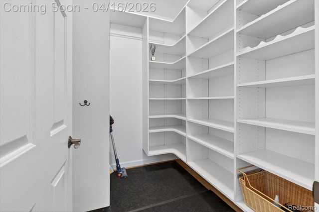 625 Southshore Drive, Oxford Charter Township, MI 48371