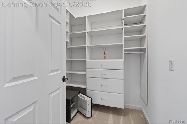 625 Southshore Drive, Oxford Charter Township, MI 48371