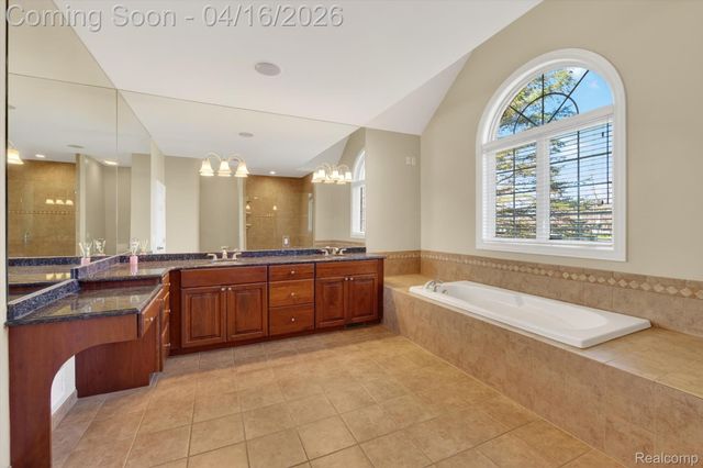 625 Southshore Drive, Oxford Charter Township, MI 48371