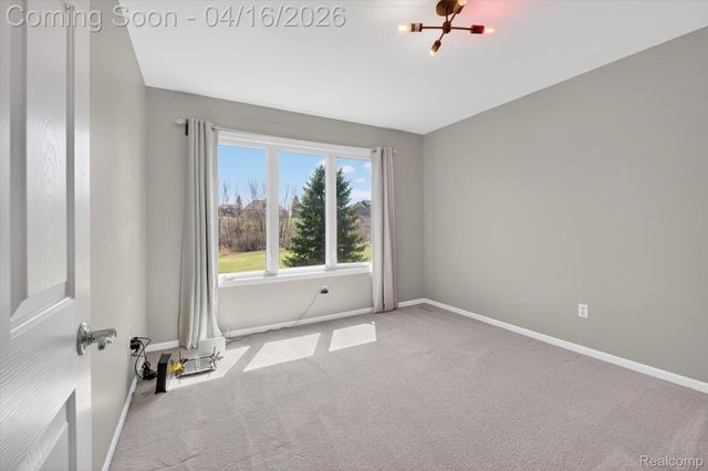 625 Southshore Drive, Oxford Charter Township, MI 48371