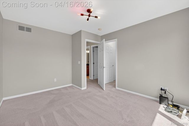 625 Southshore Drive, Oxford Charter Township, MI 48371