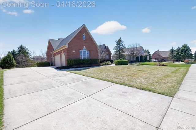 625 Southshore Drive, Oxford Charter Township, MI 48371