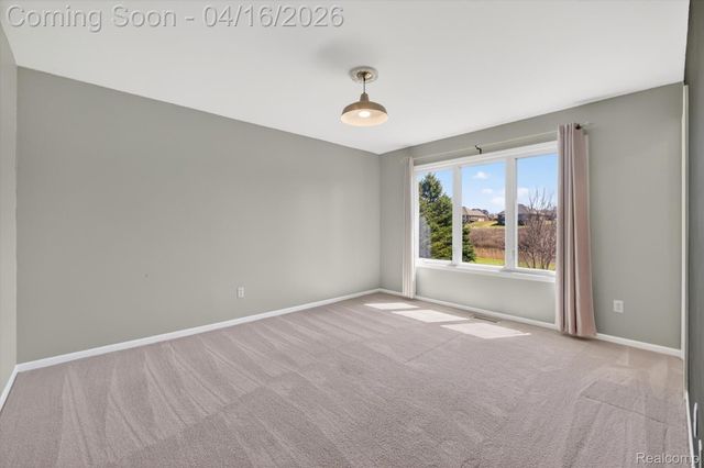 625 Southshore Drive, Oxford Charter Township, MI 48371