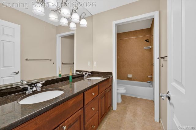 625 Southshore Drive, Oxford Charter Township, MI 48371