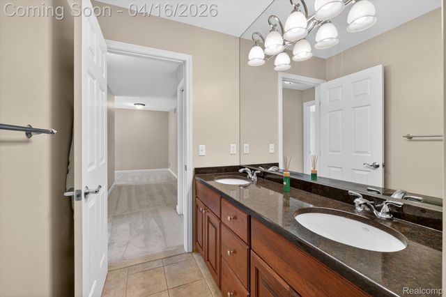 625 Southshore Drive, Oxford Charter Township, MI 48371