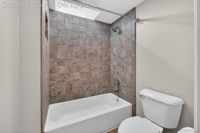 625 Southshore Drive, Oxford Charter Township, MI 48371