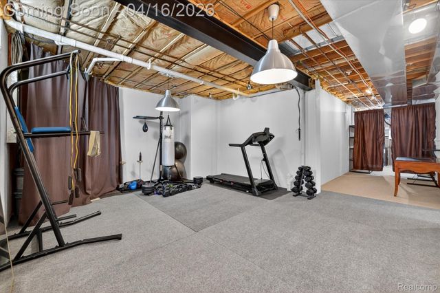 625 Southshore Drive, Oxford Charter Township, MI 48371