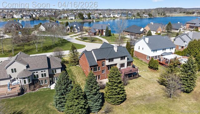 625 Southshore Drive, Oxford Charter Township, MI 48371