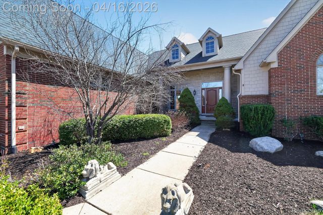 625 Southshore Drive, Oxford Charter Township, MI 48371