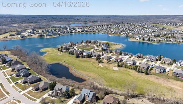 625 Southshore Drive, Oxford Charter Township, MI 48371