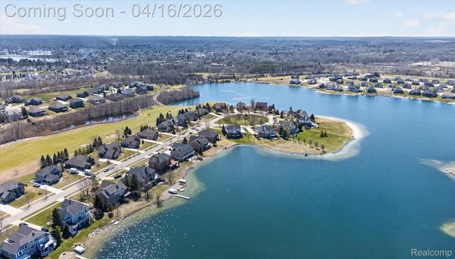 625 Southshore Drive, Oxford Charter Township, MI 48371