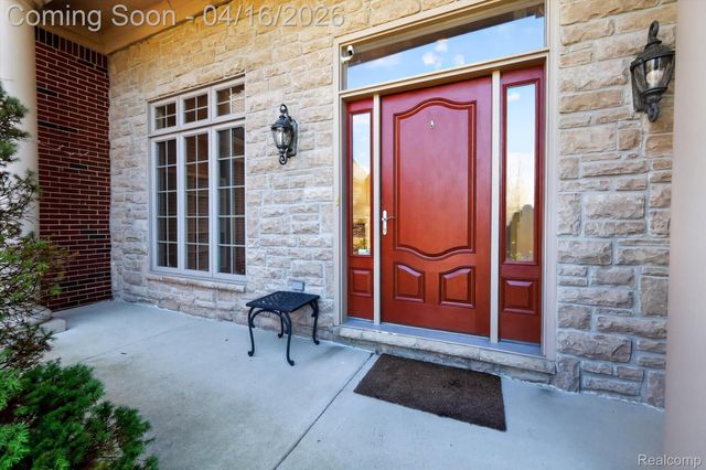 625 Southshore Drive, Oxford Charter Township, MI 48371