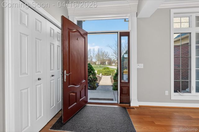 625 Southshore Drive, Oxford Charter Township, MI 48371