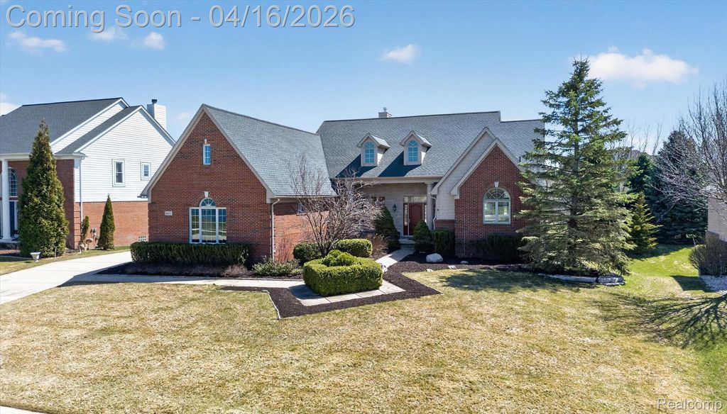 625 Southshore Drive, Oxford Charter Township, MI 48371