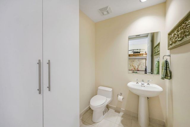 2631 NE 14th Ave 200, Wilton Manors, FL 33334