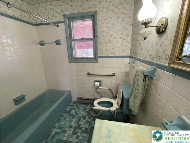 36 Hillside Drive, Coopersburg Boro, PA 18036