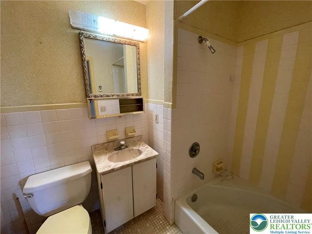 36 Hillside Drive, Coopersburg Boro, PA 18036