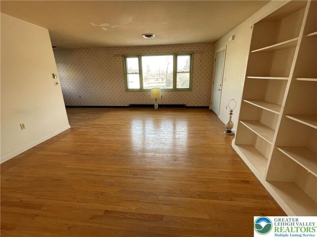 36 Hillside Drive, Coopersburg Boro, PA 18036