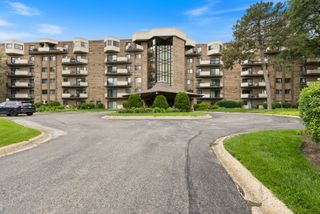 1243 E Baldwin Lane 102, Palatine, IL 60074