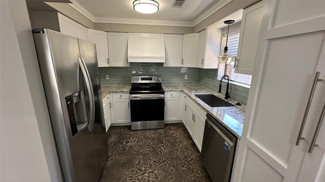 2 W Mistybreeze Circle, Spring, TX 77381