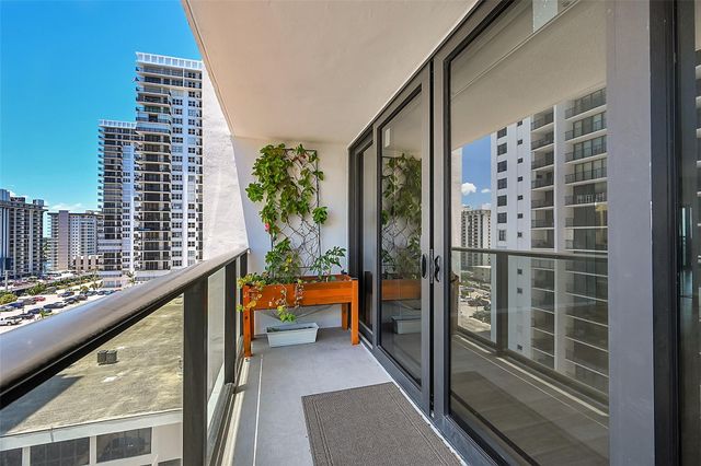 2301 S Ocean Drive 1006, Hollywood, FL 33019