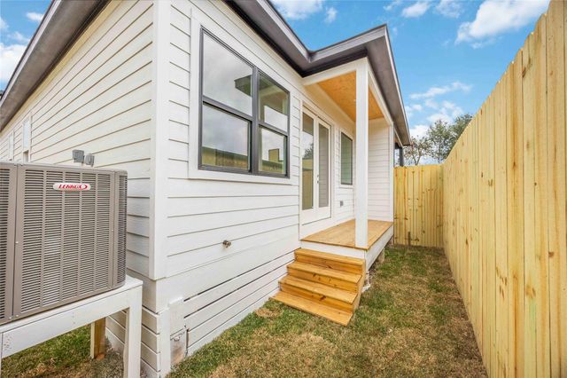 422 E 41 Street, Houston, TX 77022