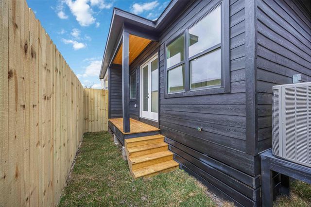 422 E 41 Street, Houston, TX 77022